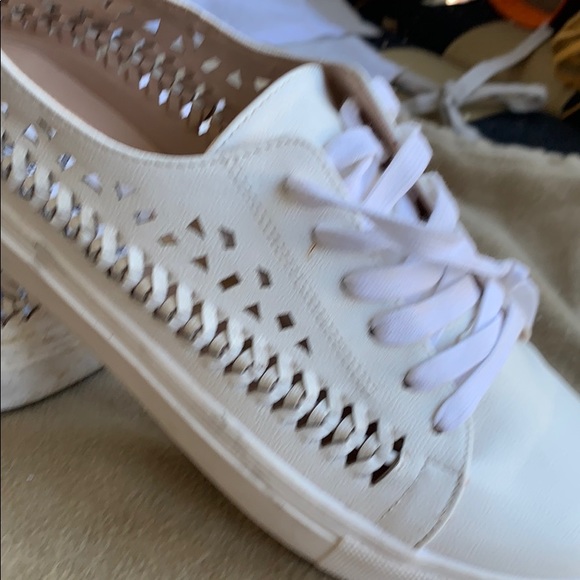 Sneakers - Picture 4 of 5